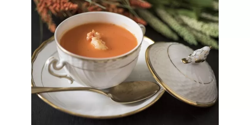 SOPA FRIA DE CENOURA E GENGIBRE COM CAMARÃO